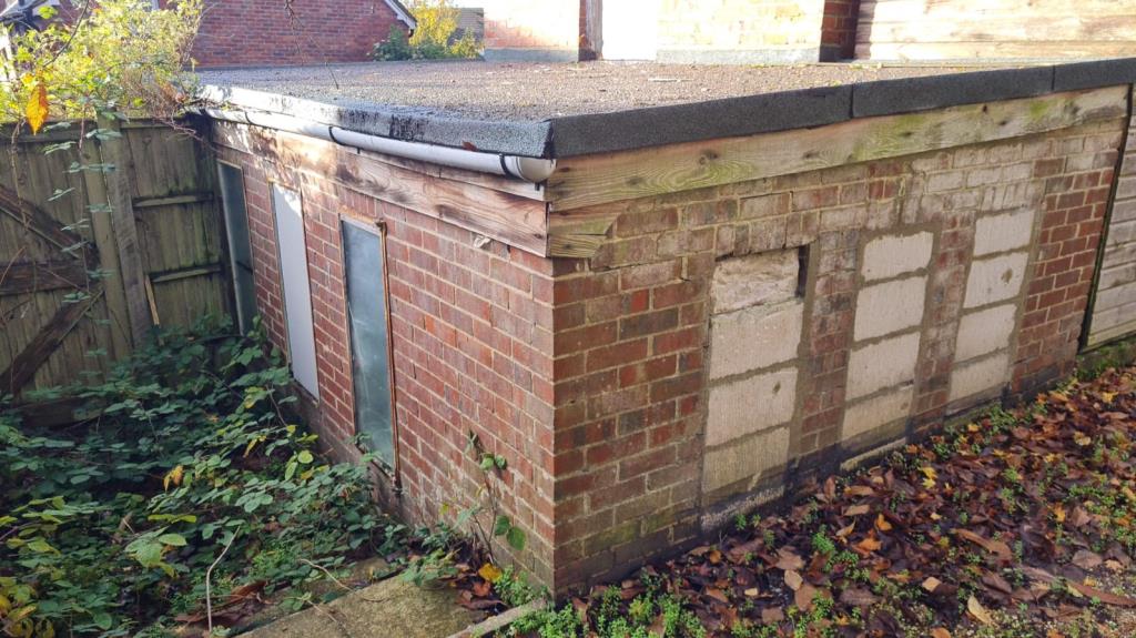 Lot: 33 - POTENTIAL DEVELOPMENT SITE WITH RESIDENTIAL CONSENT INCLUDING GARAGE AND GROUND RENTS - Garage (Rear View)